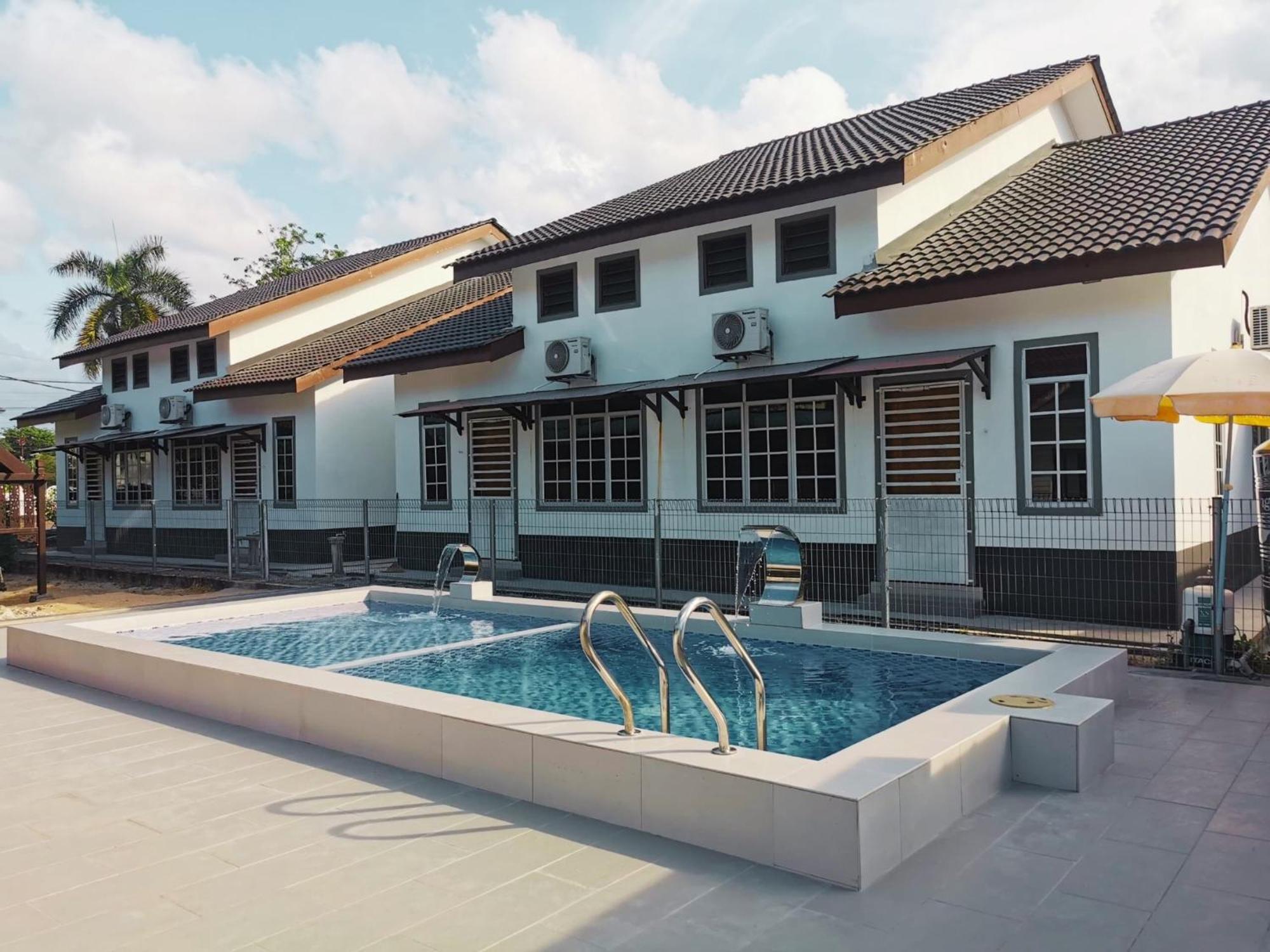 Nazza Homestay Besut With Swimming Pool Kampung Raja Eksteriør bilde